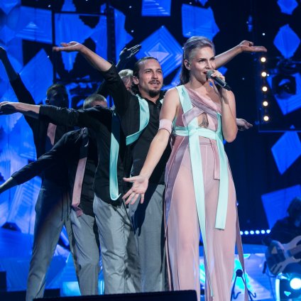 Lea Sirk s pesmijo Moj profil